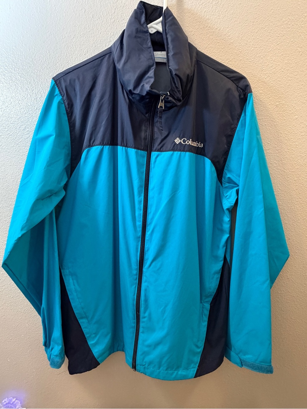 Columbia Teal & Navy Men's Lightweight Windbreaker